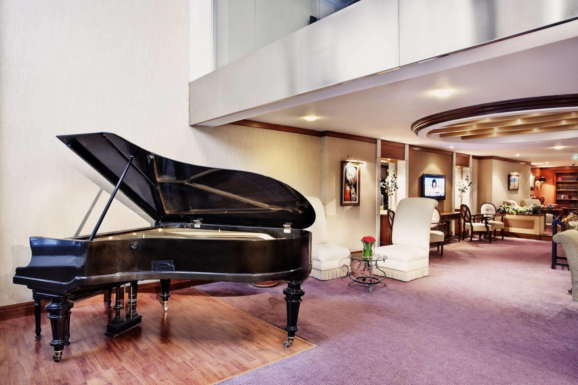 Best Western Eresin Hotels Taxim Истанбул Екстериор снимка